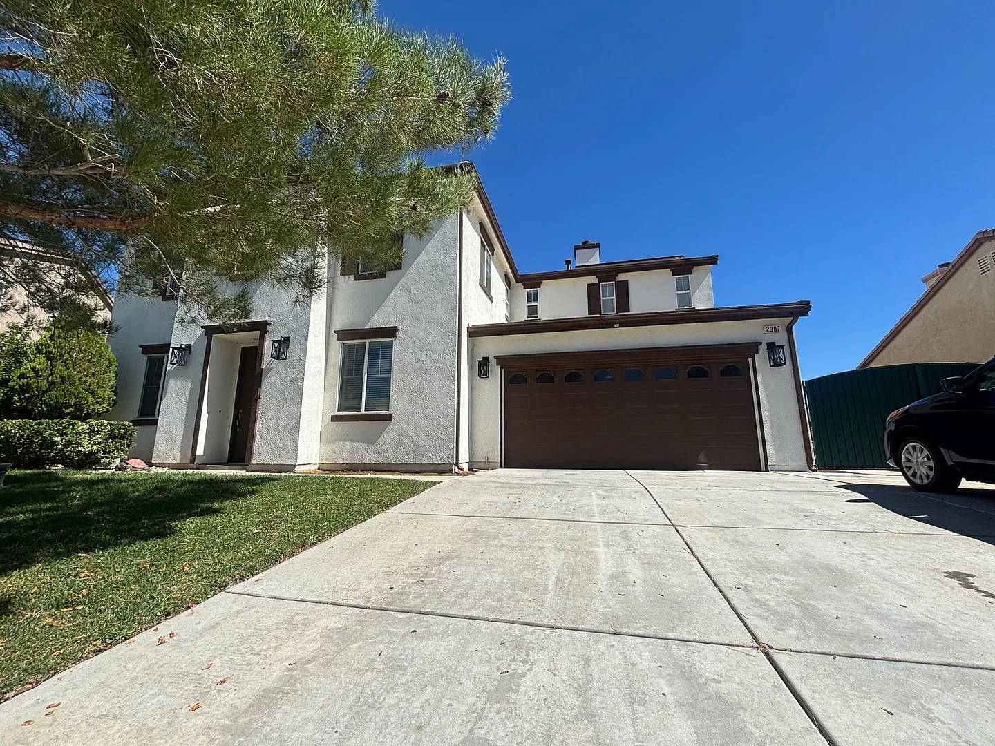 Spacious 4-Bedroom Home with Solar & RV Parking in Palmdale! : — Photo 3