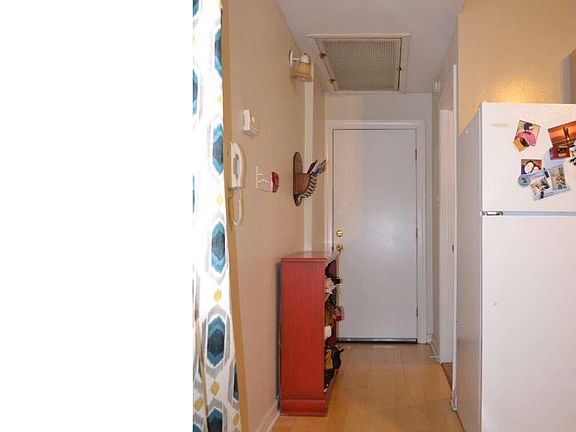 5th image of 2400 Catharine St #1