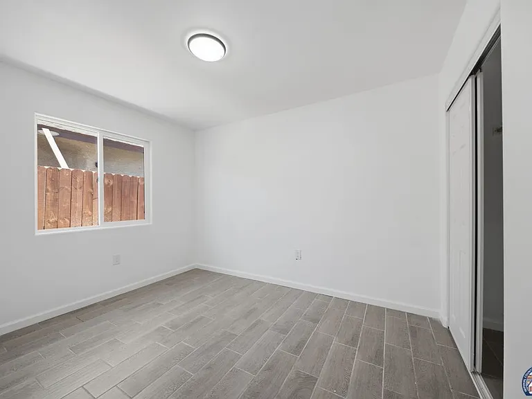 1077 Wozencraft St — Photo 18