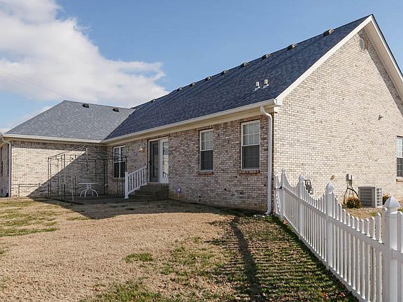 3rd image of 226 River Rock Dr