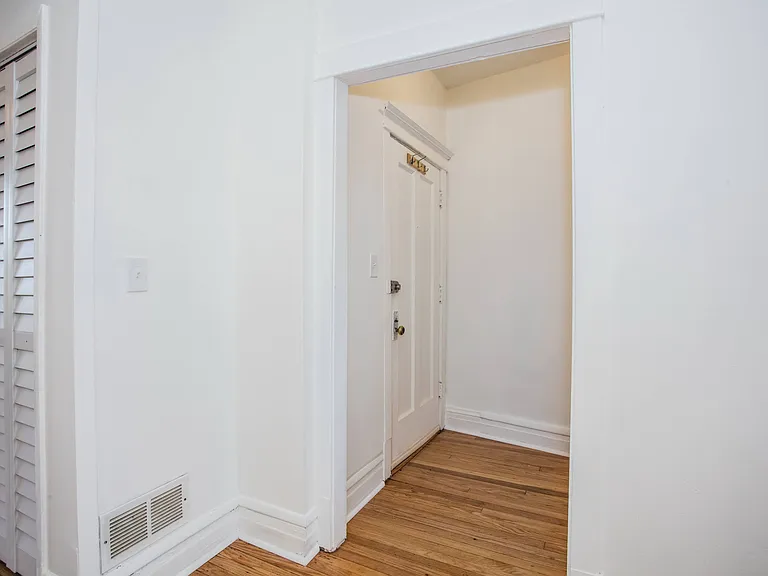 4632 W Barry Ave #2 — Photo 7
