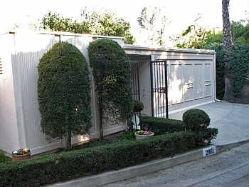 4th image of 2961 Hollyridge Dr