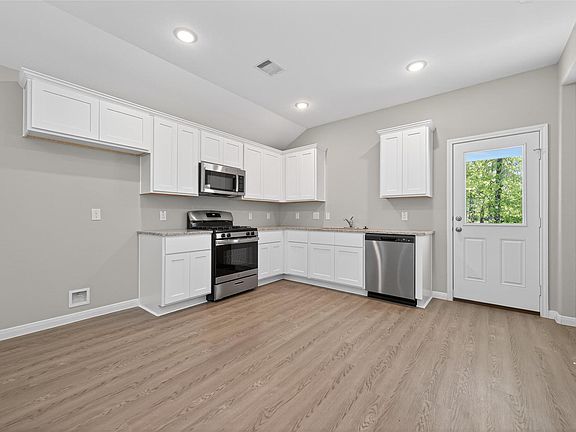 5th image of 813 Jefferson Ave