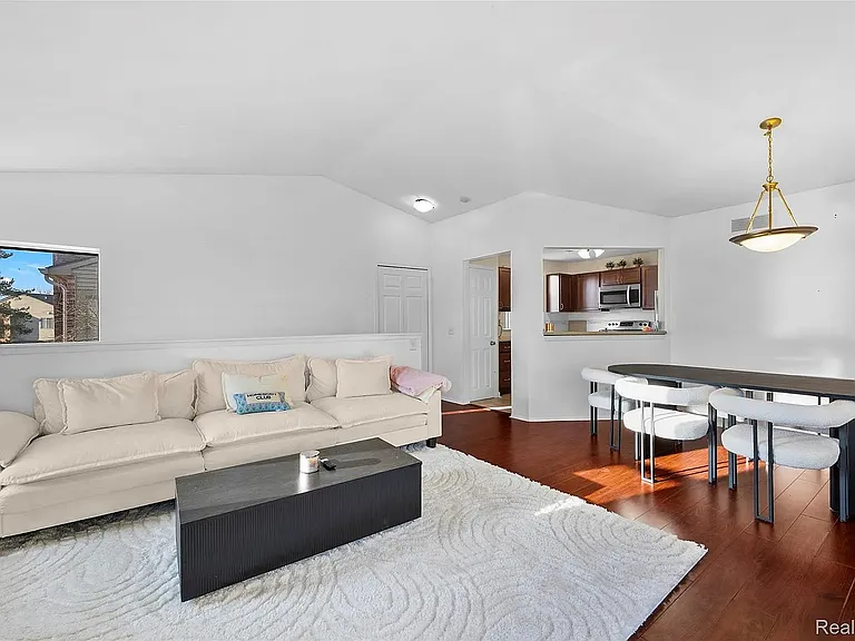 22161 Indian Creek Dr — Photo 3