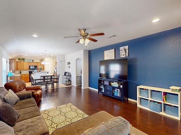 4th image of 337 Grace Cir