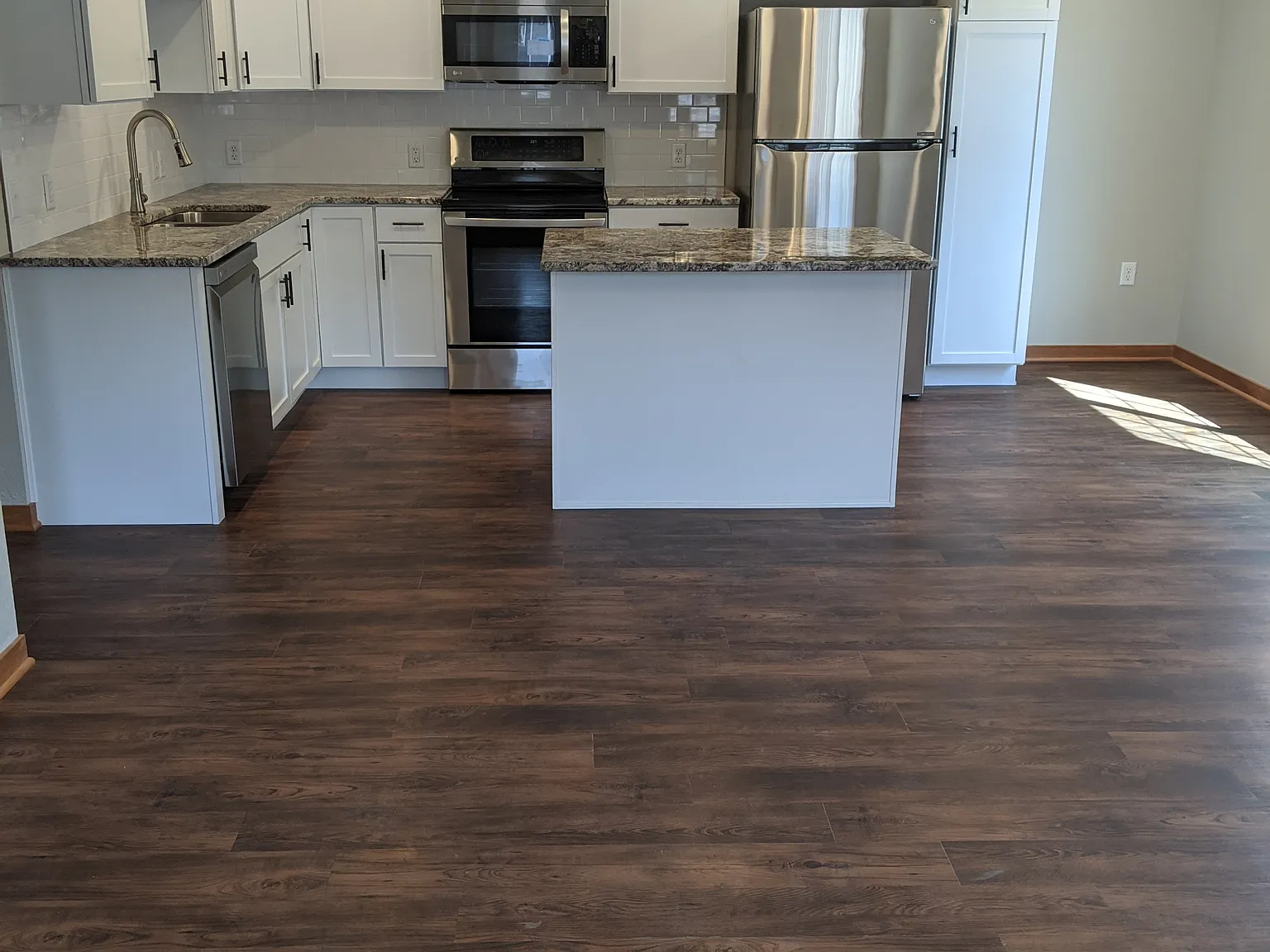 3228 Gateway - Unit A — Photo 2
