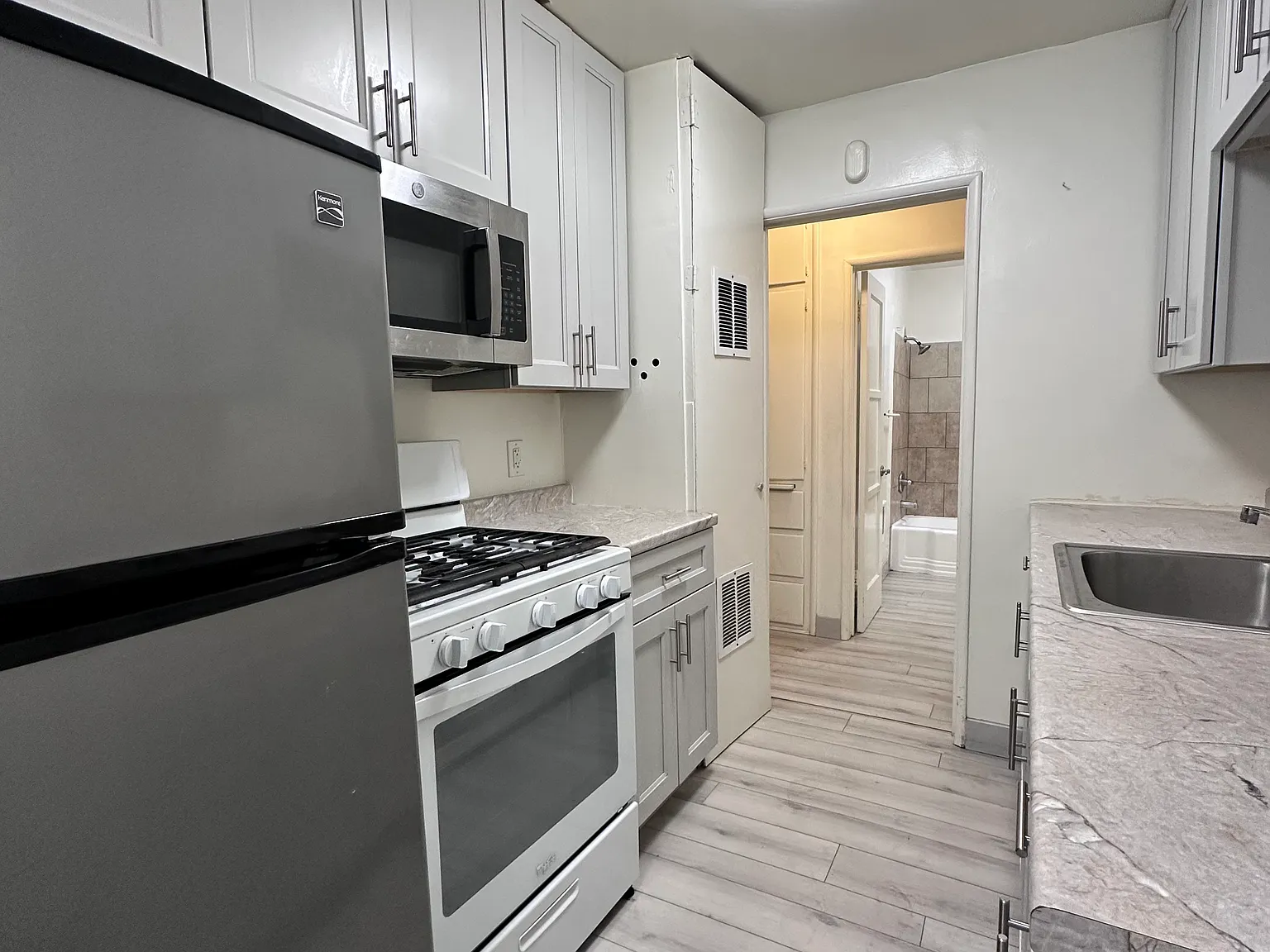 1 bed, 650 sqft, $1,830 — Photo 4