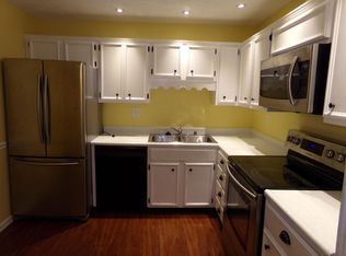 4875 Sherburn Ln UNIT 1D, Saint Matthews, KY 40207