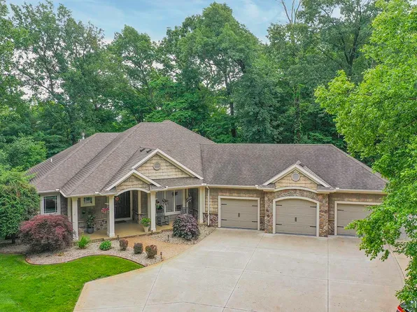 55623 Little Creek Ln, Middlebury, IN 46540