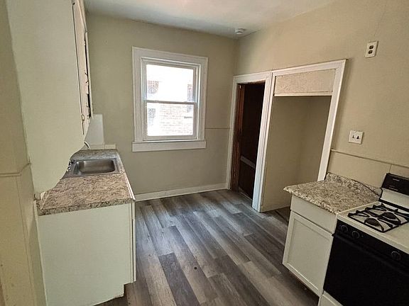 4th image of 2669 Glendale St