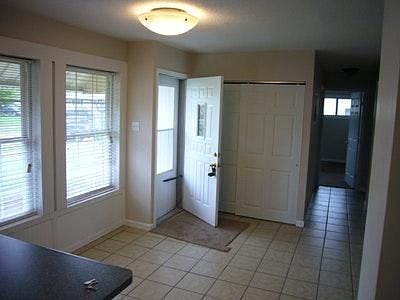 entrance and breakfast area