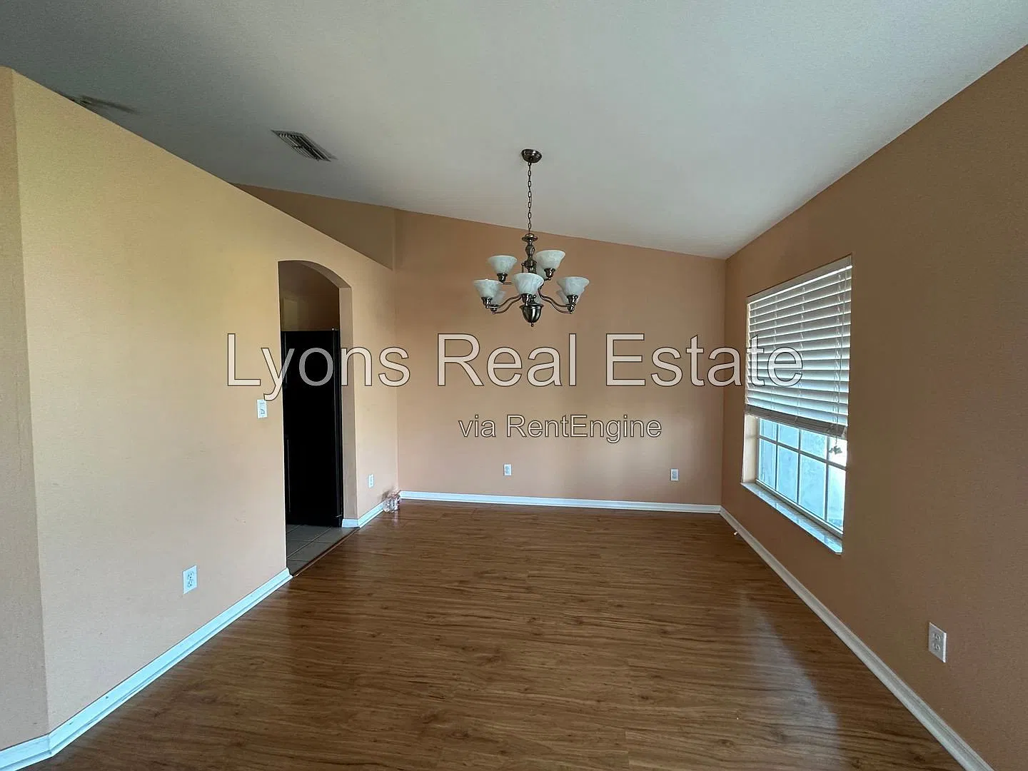3 bed, 2.0 bath, 1650 sqft, $1,625 — Photo 3