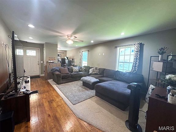 3rd image of 627 Pine St