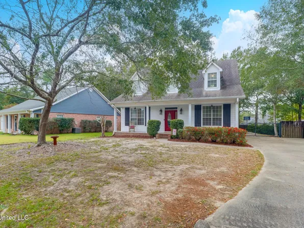 8428 Ieke Dr, Diamondhead, MS 39525