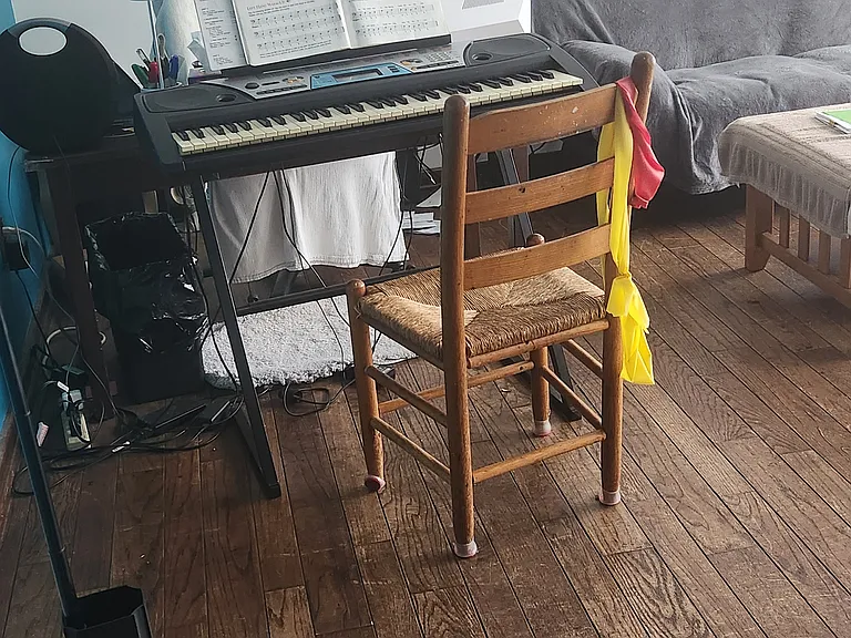Shared livingroom with keyboard