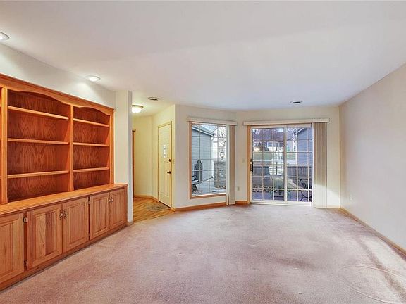 3rd image of 6627 N Revere Dr