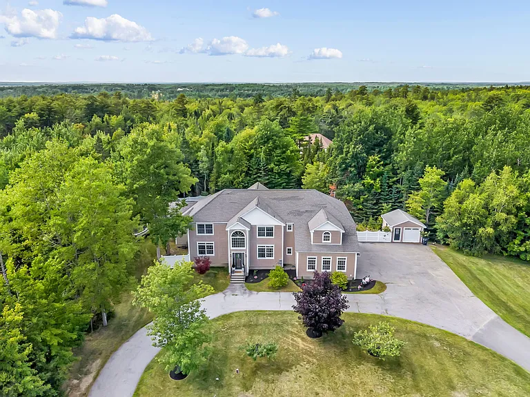 79 Skyline Rd — Photo 1