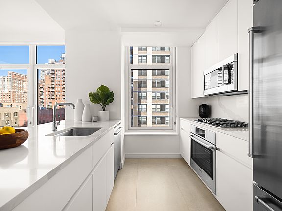 5th image of 300 E 83rd St #8B
