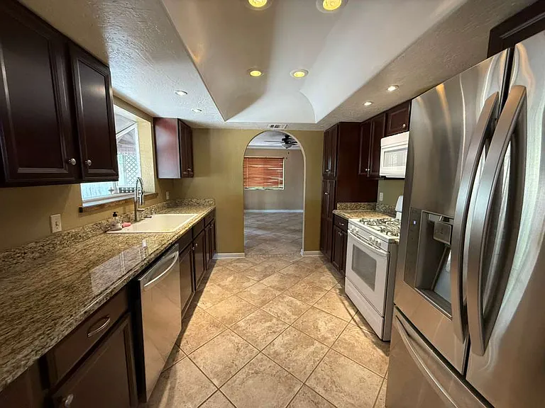 2311 W Hamilton Ave — Photo 4