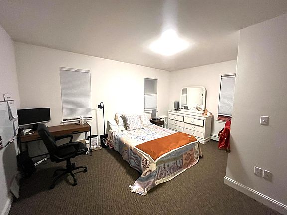 4th image of 157 Auburn St APT 1