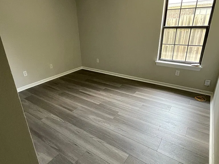 1117 E 105th St #1117 — Photo 5