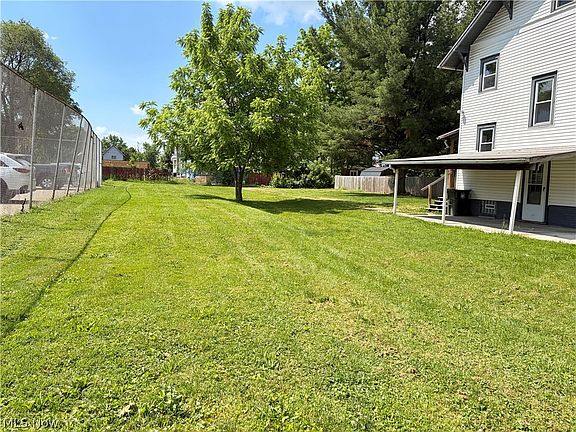 3rd image of 2334 15th St NE