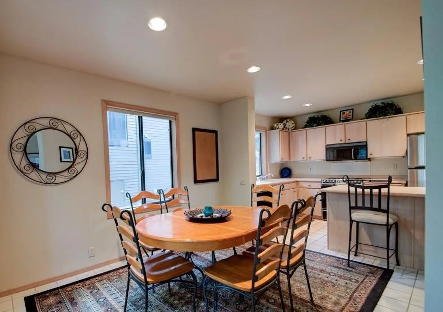 Fully Furnished Eaglewood Condo in Sunriver Pool, Golf & Trails at Your Doorstep — Photo 4