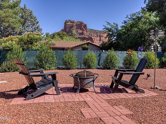 3rd image of 290 FAIRWAY OAKS Drive