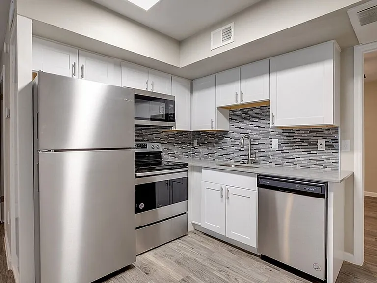 Escondido Apartments — Photo 27