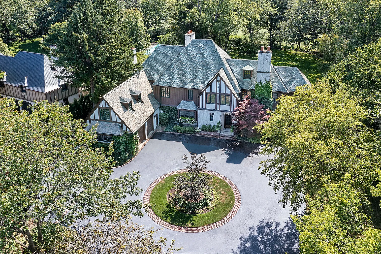 36 Indian Hill Rd photo 1