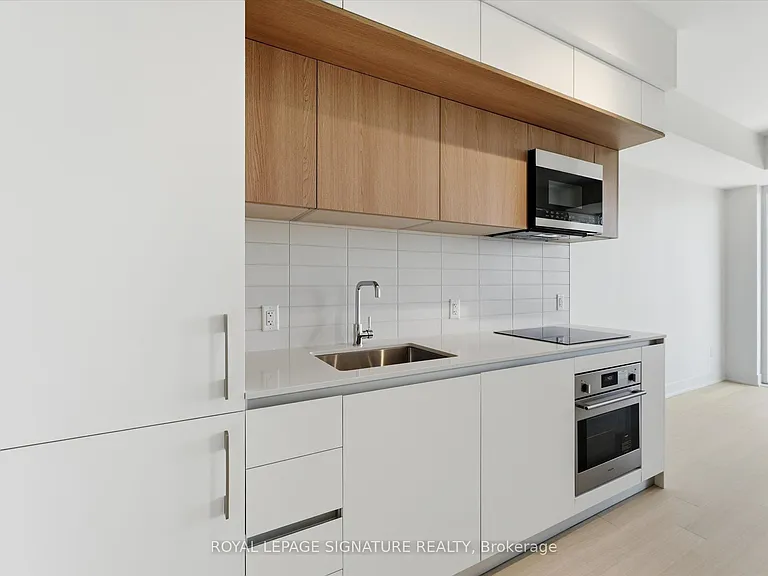 322 Dupont St #1004 — Photo 16