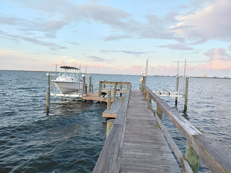 11107 S Indian River Dr #A — Photo 19