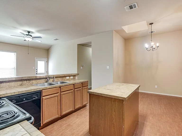 1124 Brendon Lee Ln — Photo 10