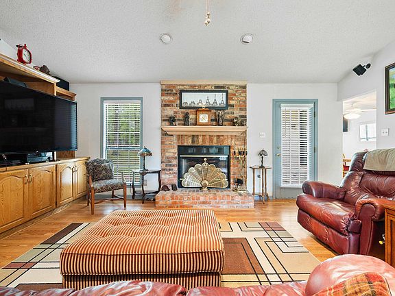 5th image of 5909 Red Bud Ln