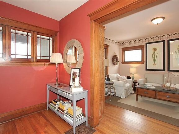 3rd image of 537 S Oak Park Ave