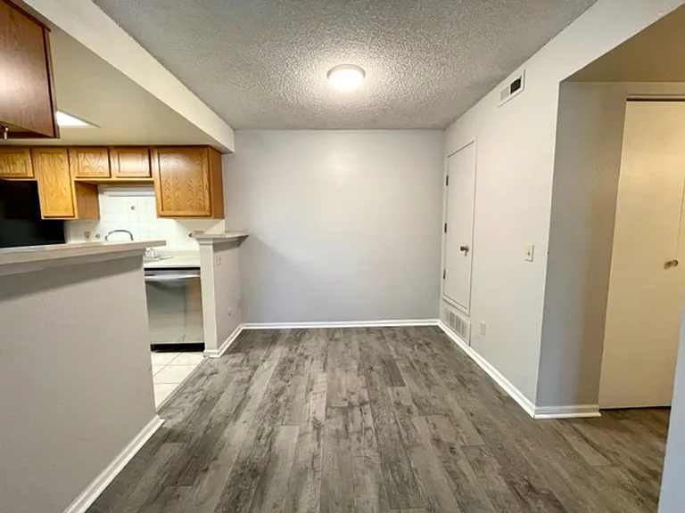 8555 Fairmount Dr #E203-E20 — Photo 28