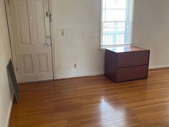 3rd image of 211 College Dr APT 4