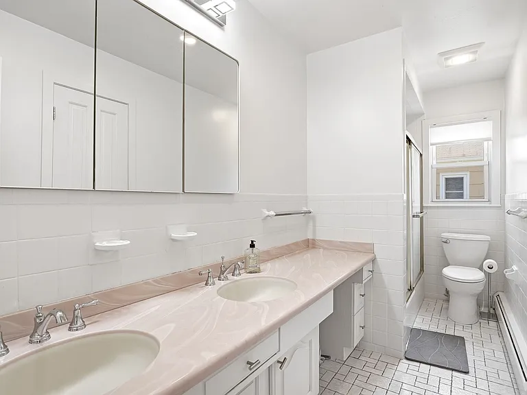 56 Wainwright St — Photo 3