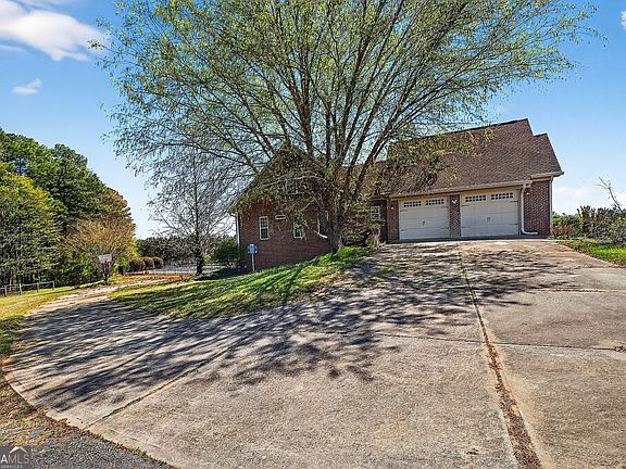 3rd image of 360 Happy Hill Rd