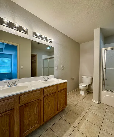 807 SW River Rock St — Photo 11