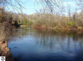 6806 Chippewa Dr, Mesick, MI 49668