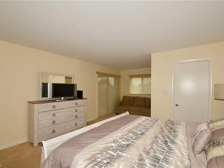 555 Park Shore Dr #B-309 — Photo 13