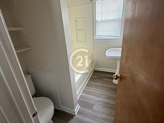 5th image of 8524 Chapin St