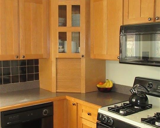 5th image of 1313 N Pleasant St