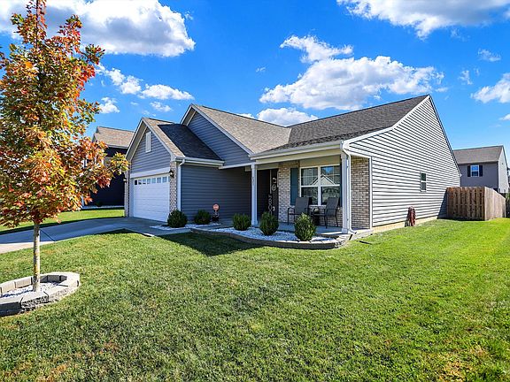 3rd image of 823 Coralberry Ln