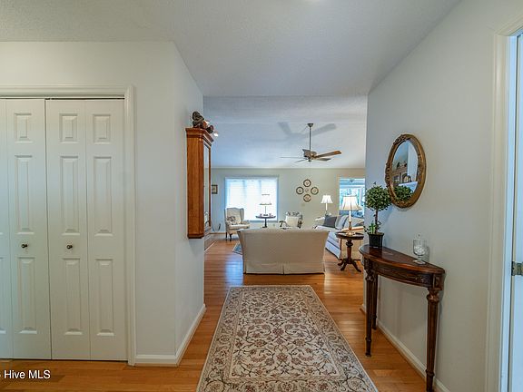 5th image of 185 Pinyon Circle