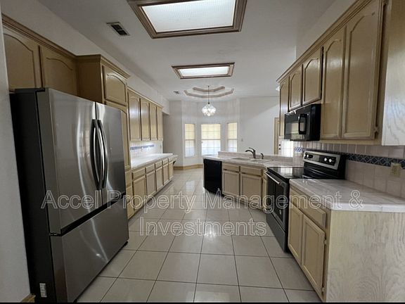4th image of 1703 Sunrise Ln
