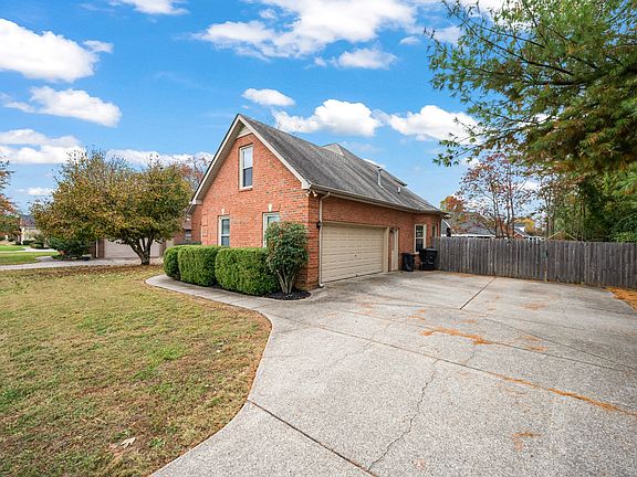 5th image of 706 Shady Grove Dr