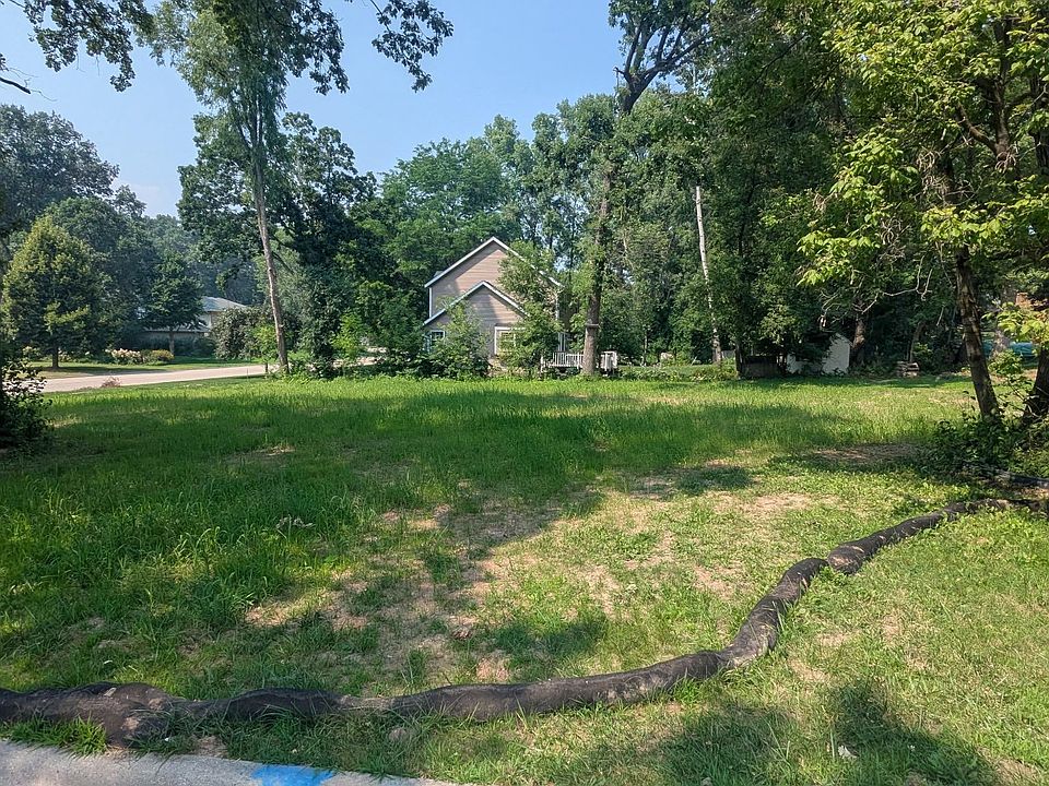 2nd image of 2610 Sumac Pl