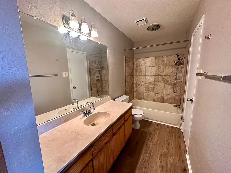 1244 Royal Crest Dr — Photo 6